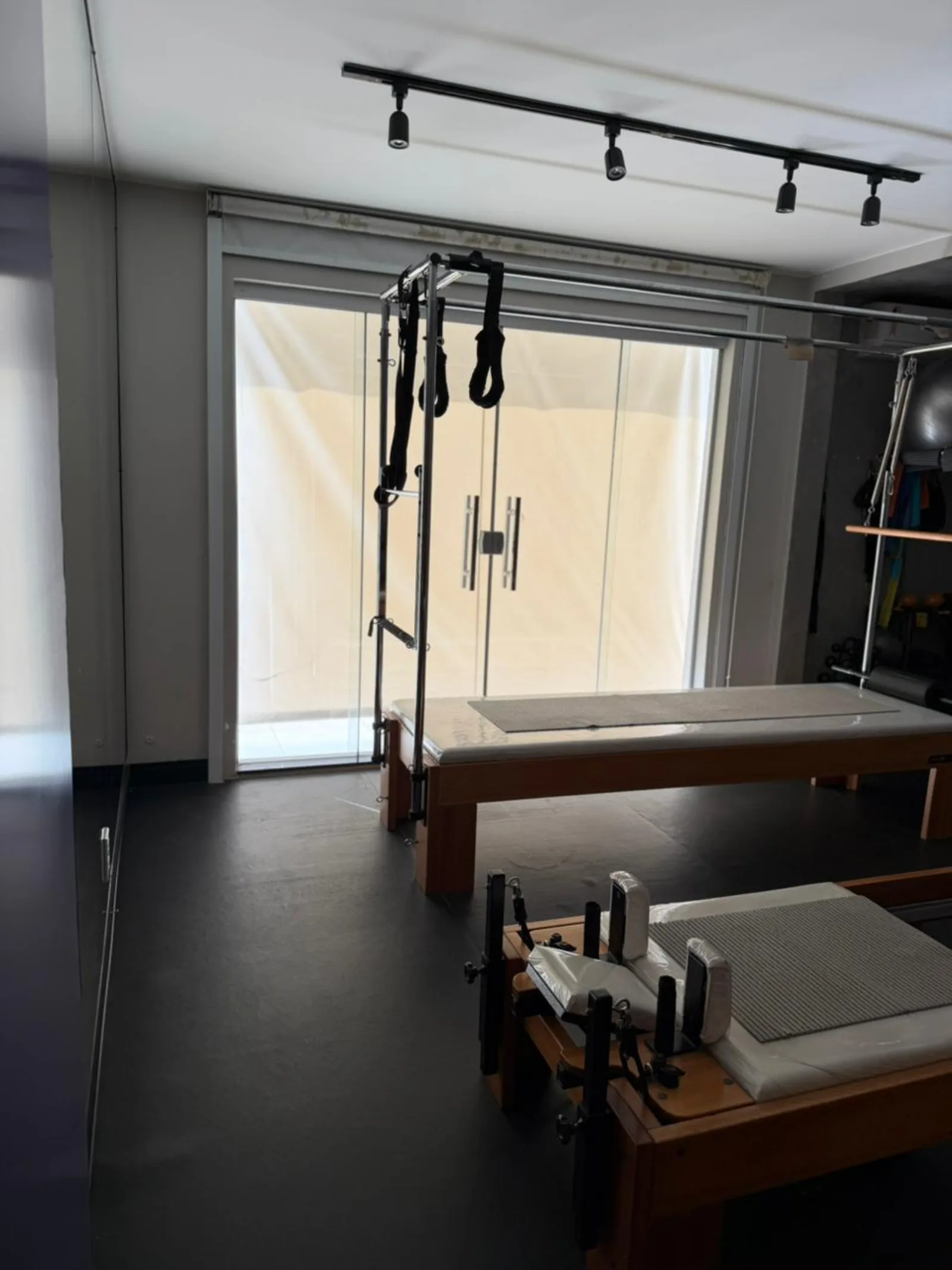 Aparelho cadillac no studio de pilates
